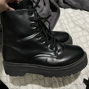 Barely worn Kill-star combat boots platform
